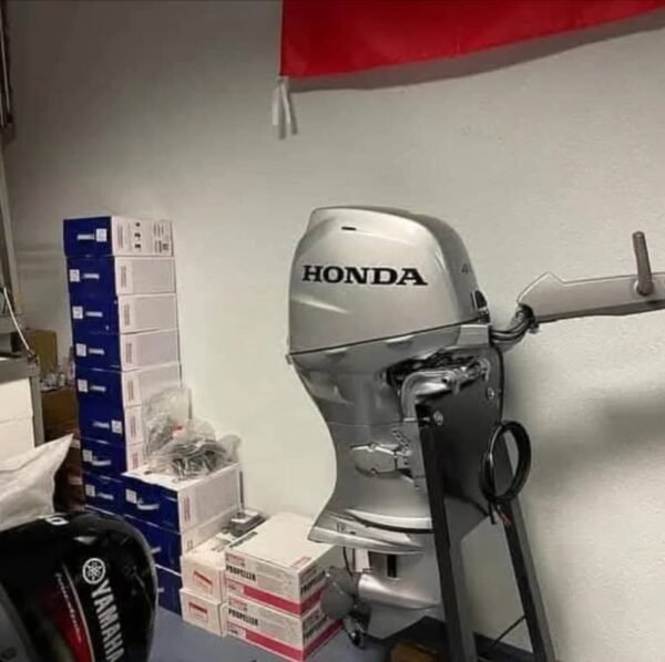 2023 Honda 40HP WITH TILLER HANDLE - Image 5