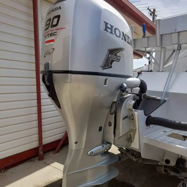 2011 HONDA BF90D